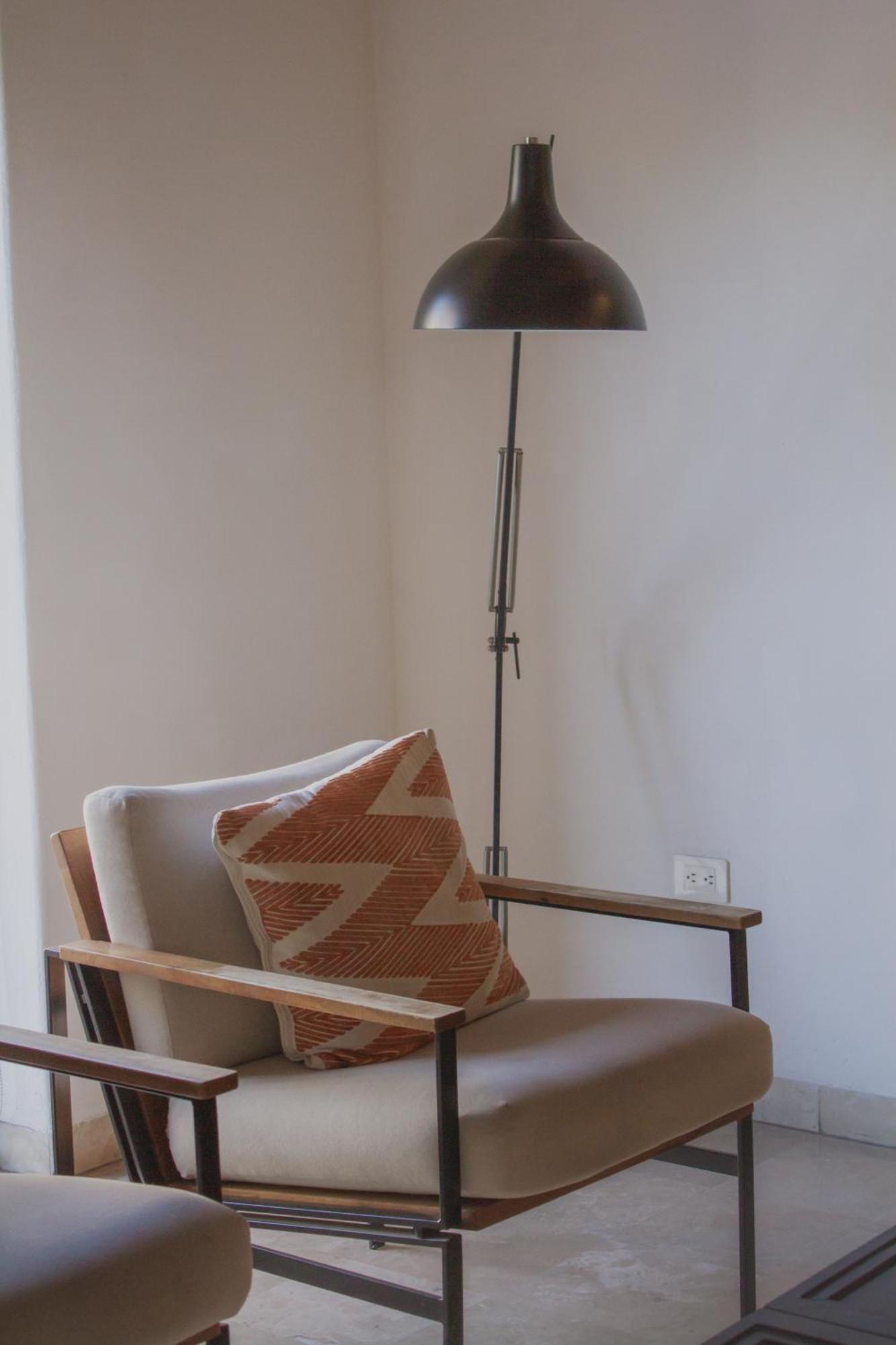 Hotel Catedral La Paz Eksteriør bilde A floor lamp