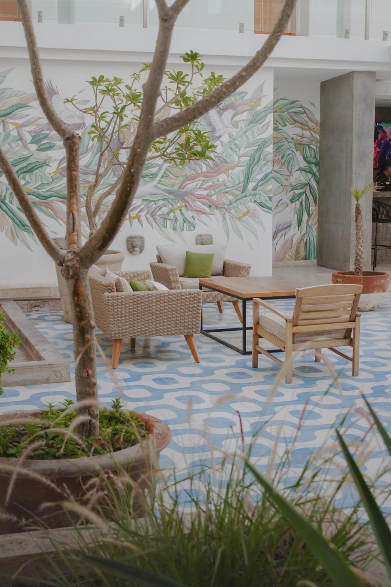 Hotel Catedral La Paz Eksteriør bilde A patio in a home