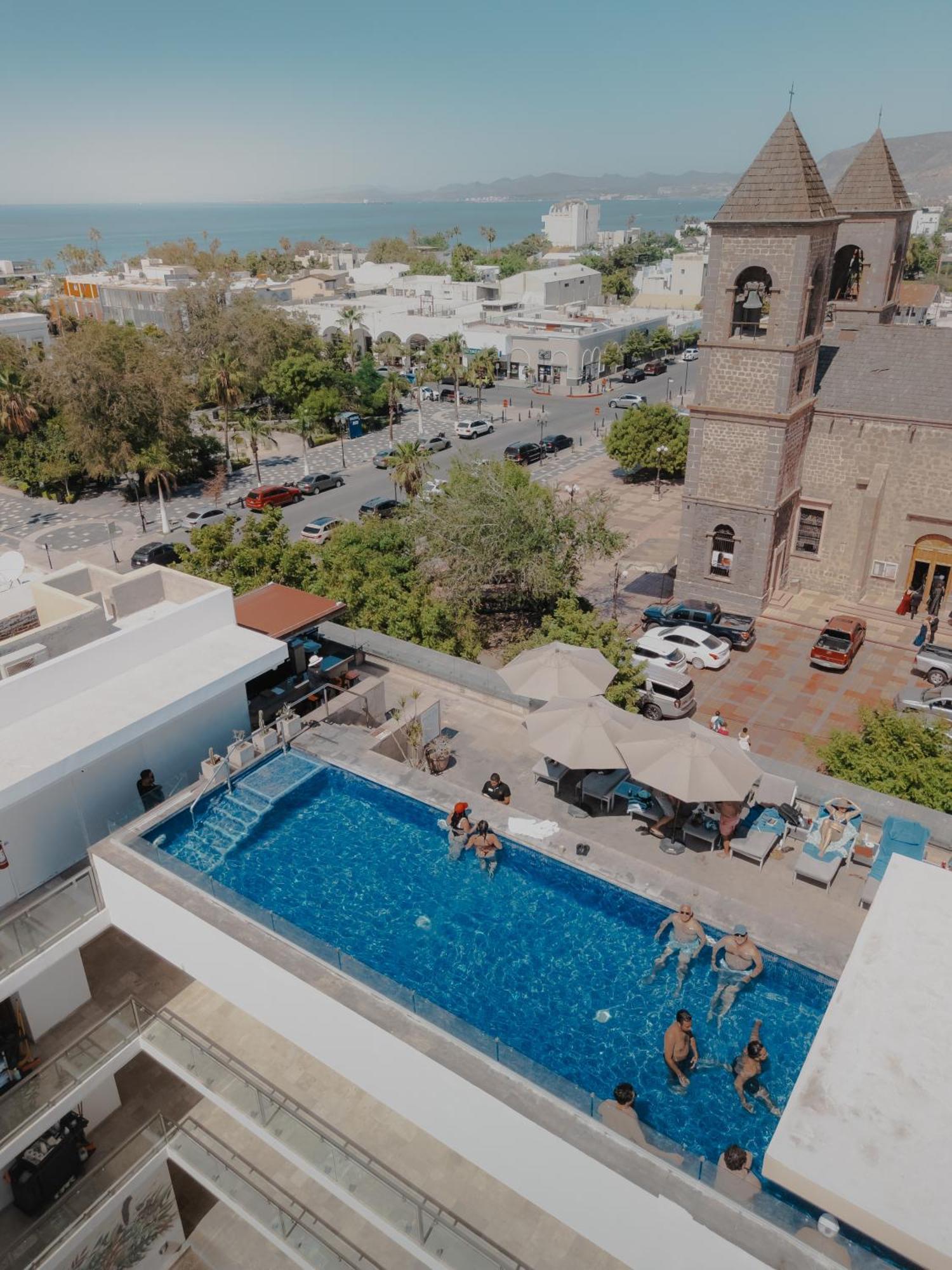 Hotel Catedral La Paz Eksteriør bilde Aerial view of the rooftop pool at the Hotel Indigo, Perth