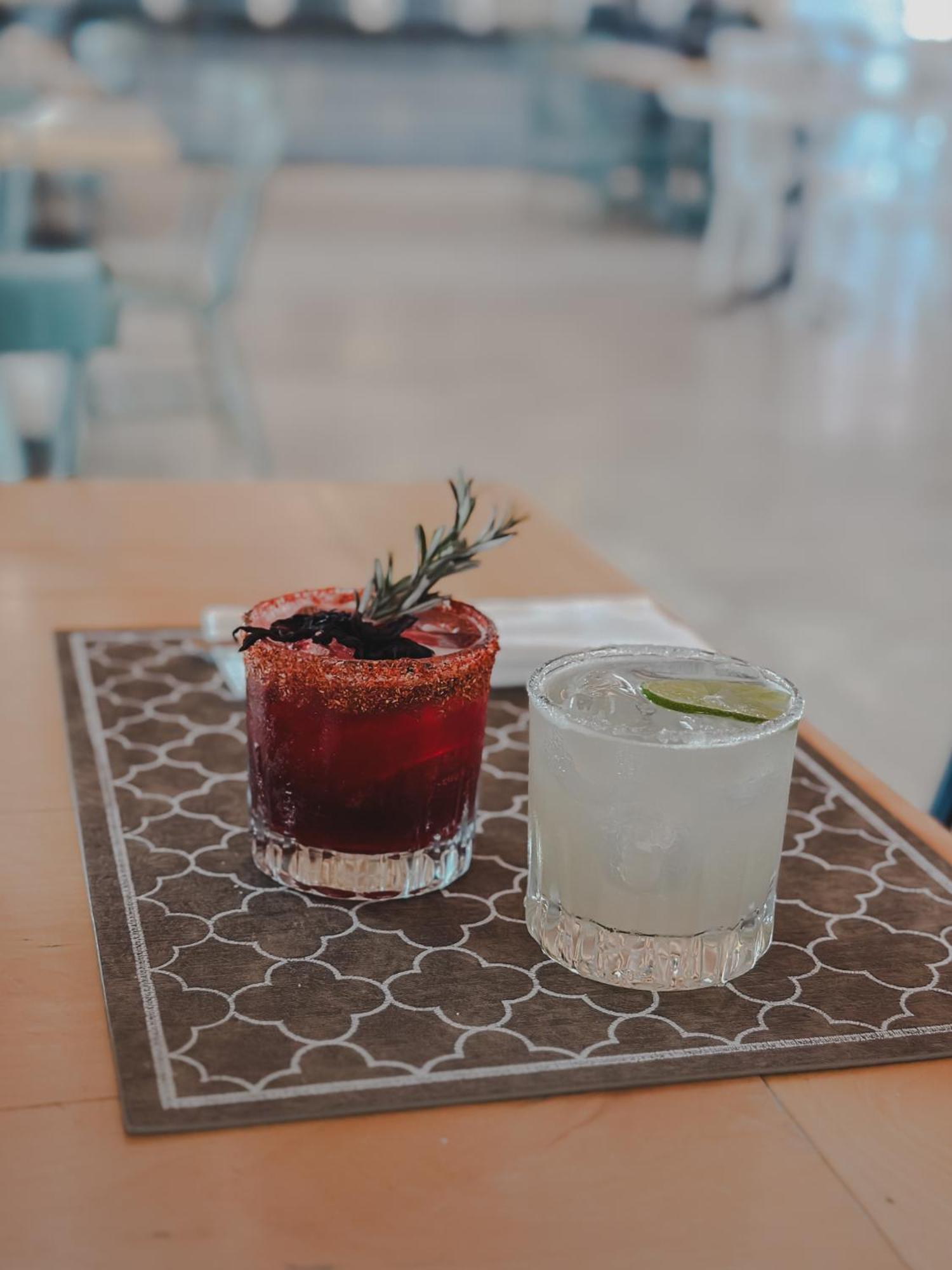 Hotel Catedral La Paz Eksteriør bilde A blackberry margarita (left)