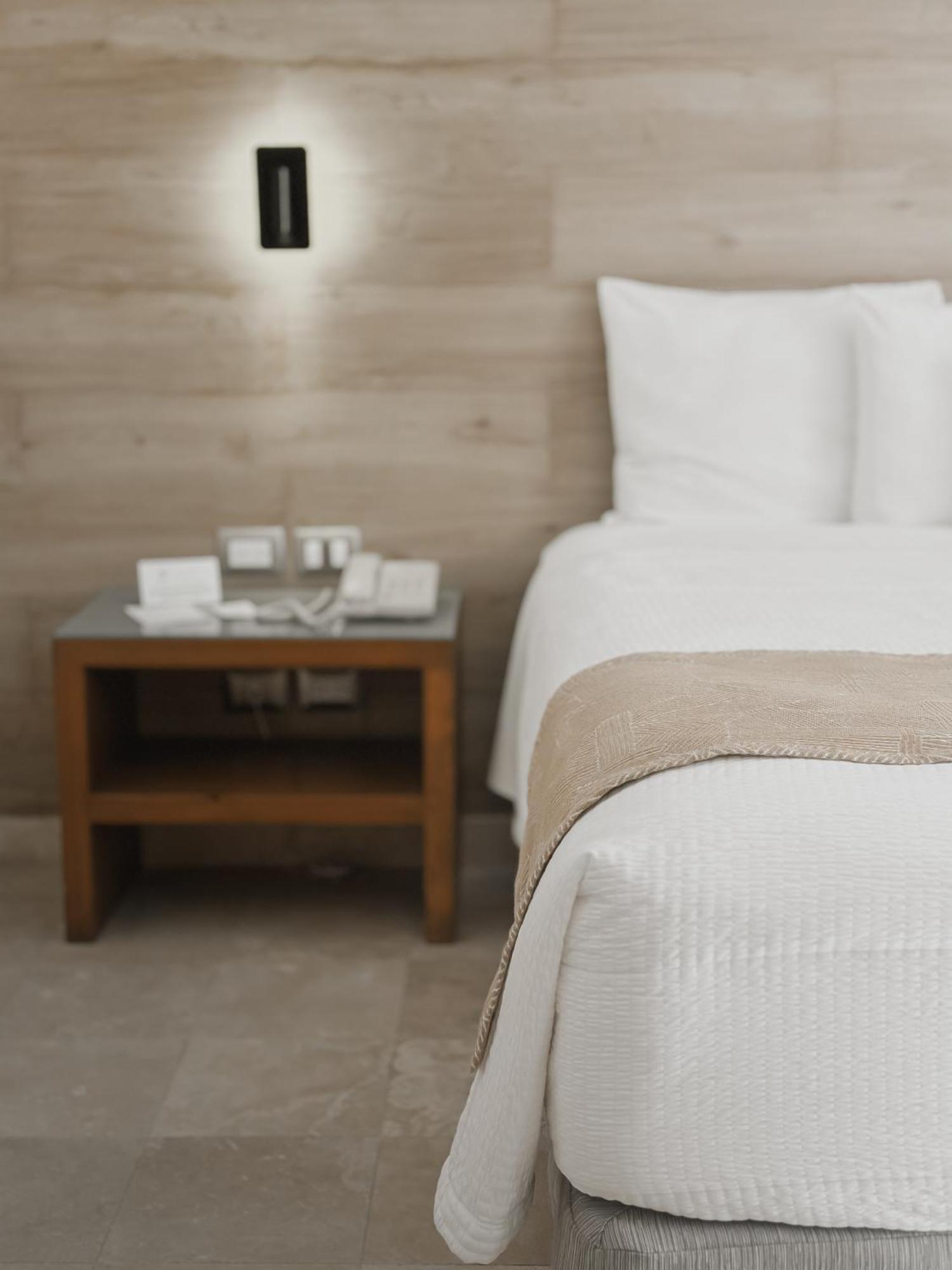 Hotel Catedral La Paz Eksteriør bilde A bedside table