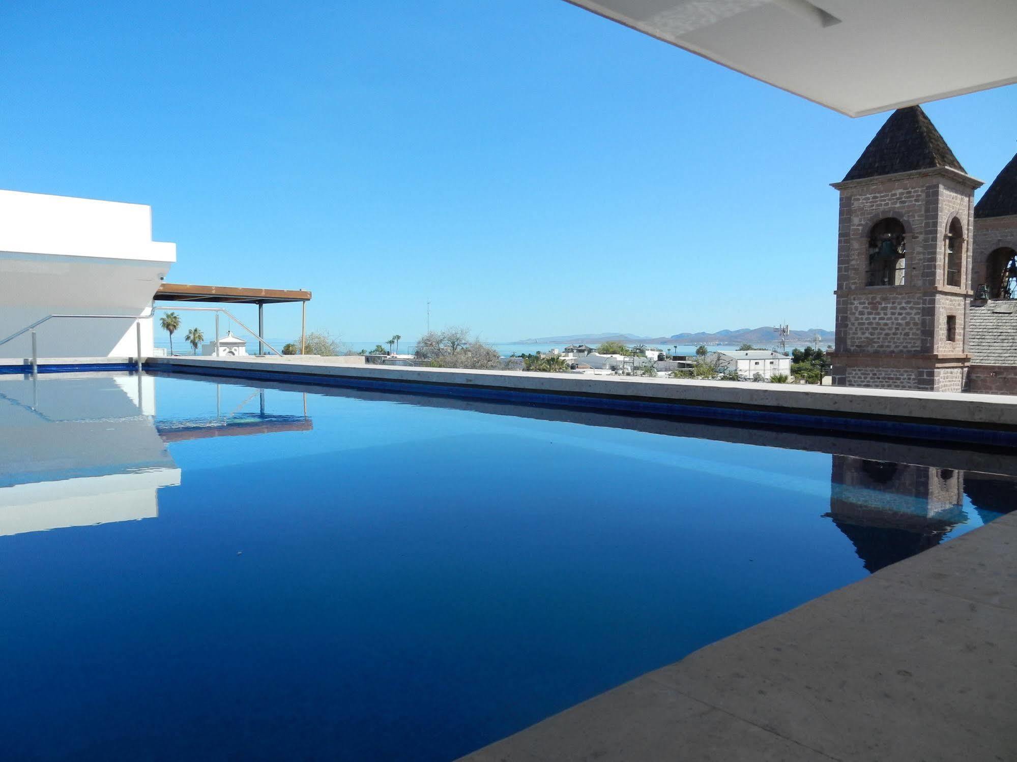 Hotel Catedral La Paz Eksteriør bilde View of the swimming pool