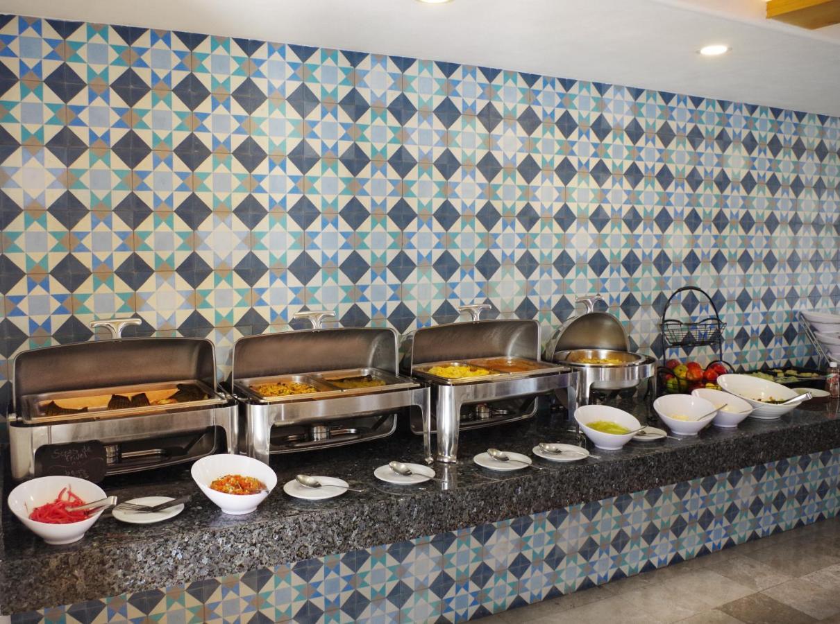 Hotel Catedral La Paz Eksteriør bilde A buffet at a hotel